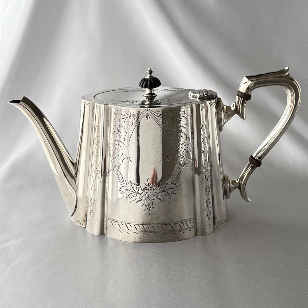 【英国】 エドワーディアン ティーポット 【シルバープレート】
