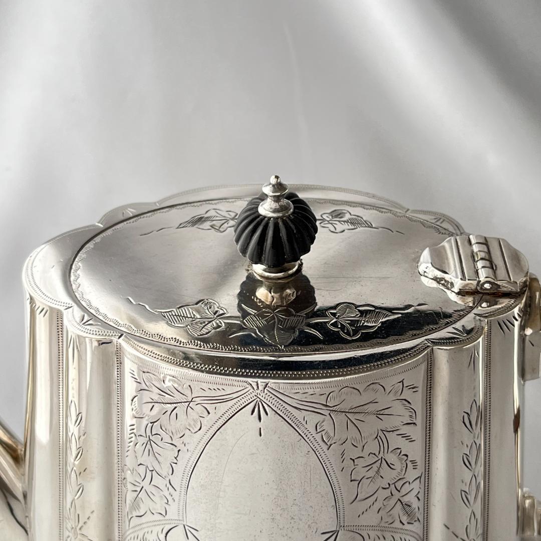 【英国】 エドワーディアン ティーポット 【シルバープレート】