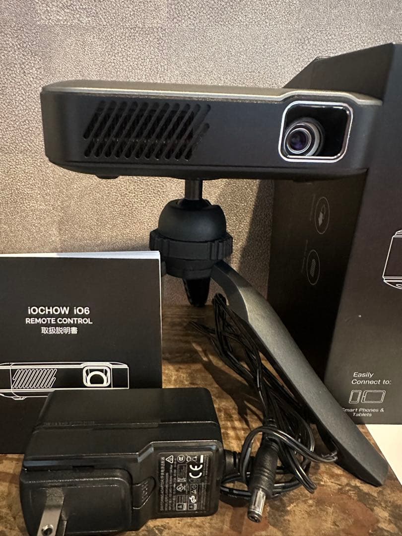 iOCHOW i06 ポータブルプロジェクター 本体