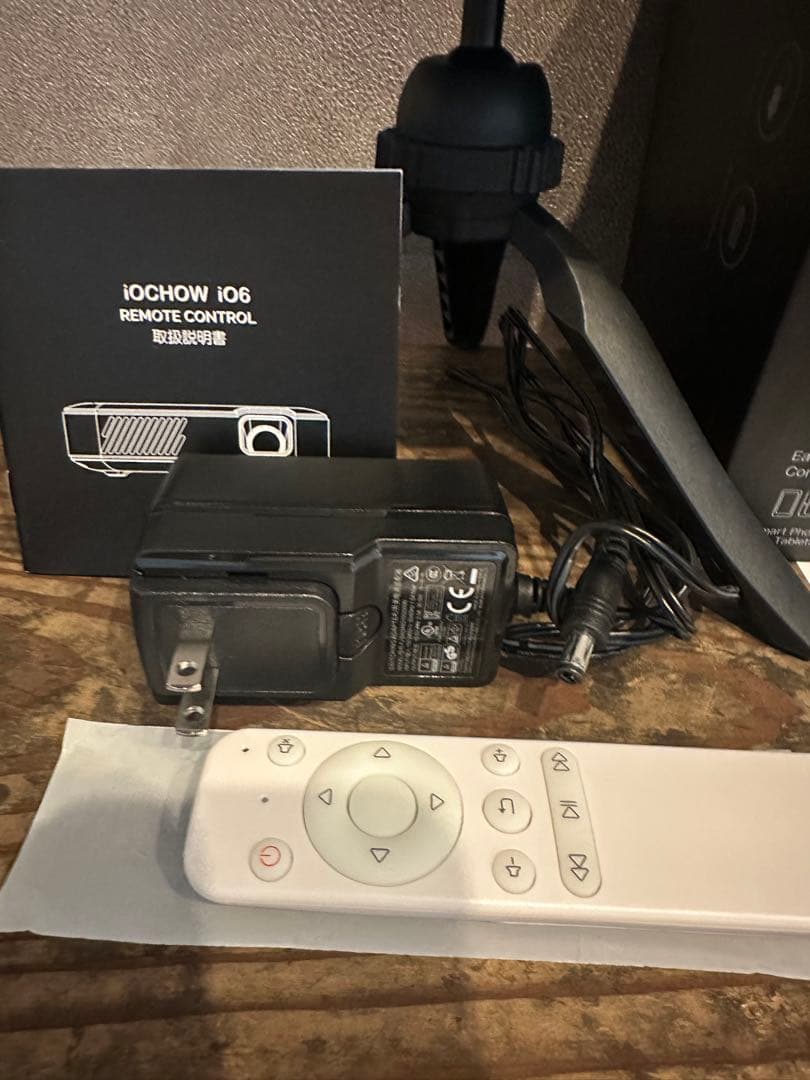 iOCHOW i06 ポータブルプロジェクター 本体