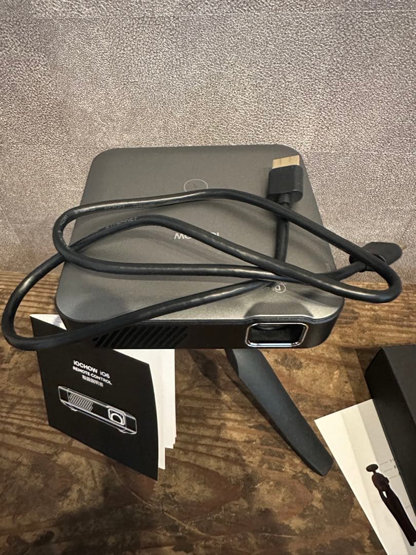 iOCHOW i06 ポータブルプロジェクター 本体