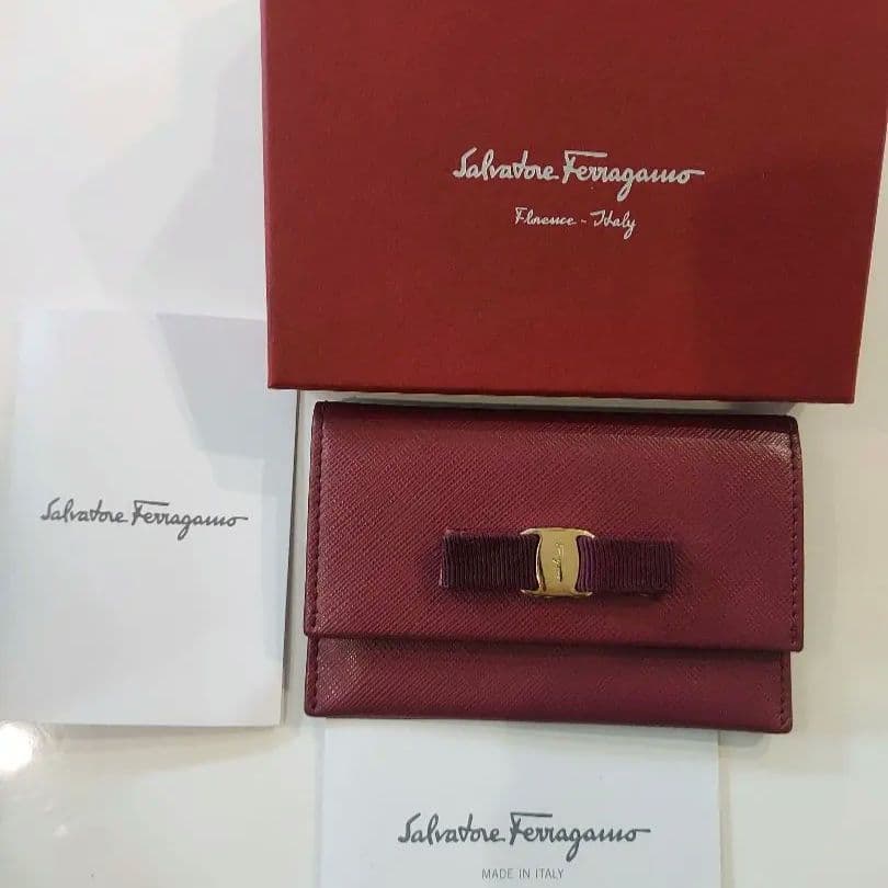 Salvatore Ferragamo 名刺入れ ローズ色