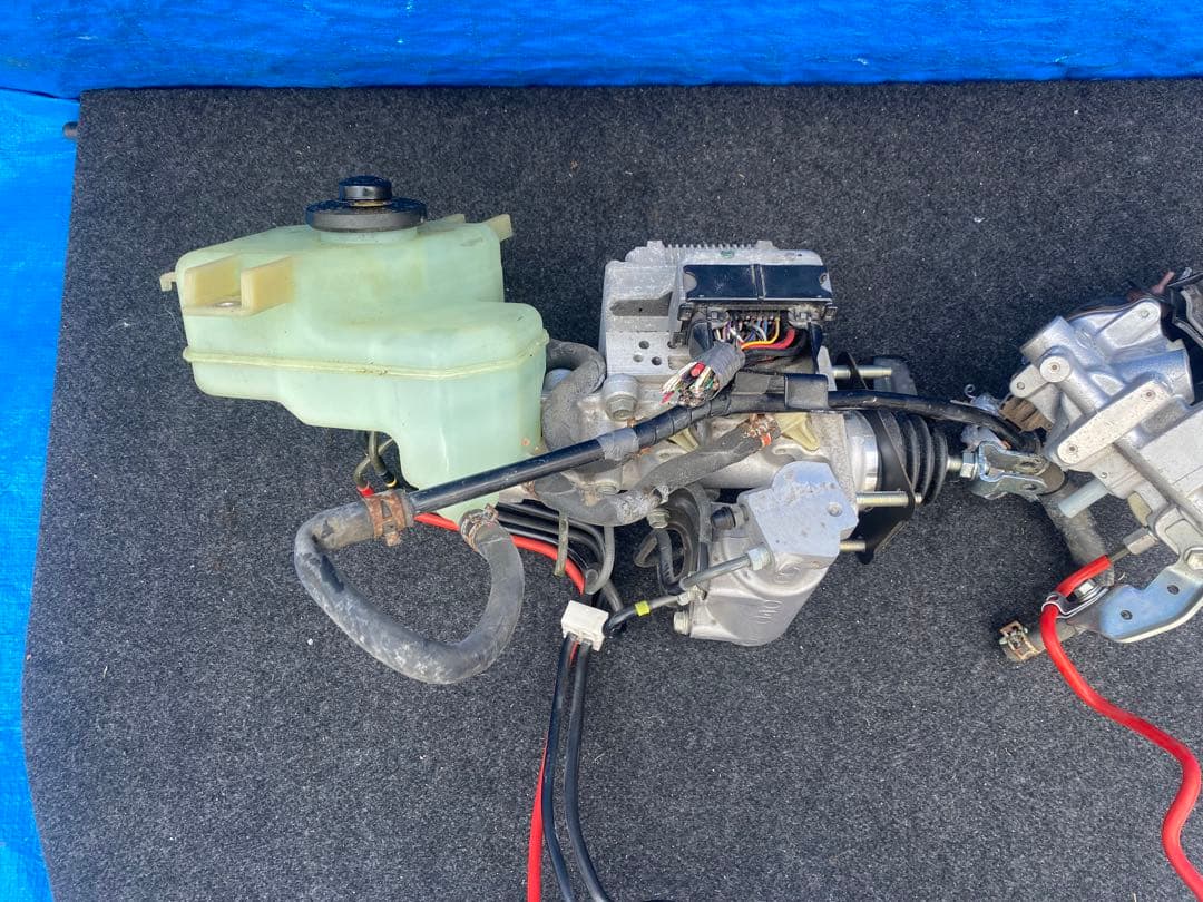 トヨタアクアDAA-NHP10. ABSアクチュエーター