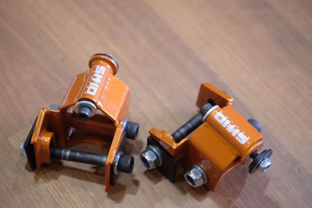 スキッドレーシング　50プリウス ロアアームキャンバーアダプター　美品