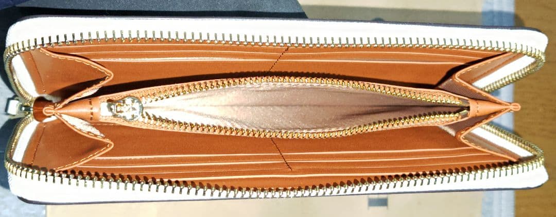 COACH 正規アウトレット品 レディース長財布 ホワイト/クリーム 蝶々柄