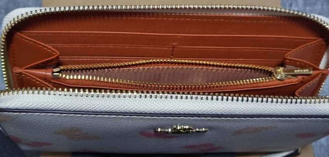 COACH 正規アウトレット品 レディース長財布 ホワイト/クリーム 蝶々柄