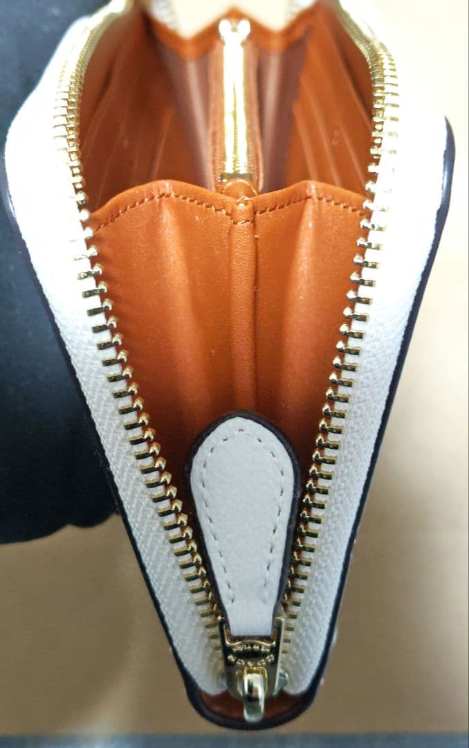 COACH 正規アウトレット品 レディース長財布 ホワイト/クリーム 蝶々柄