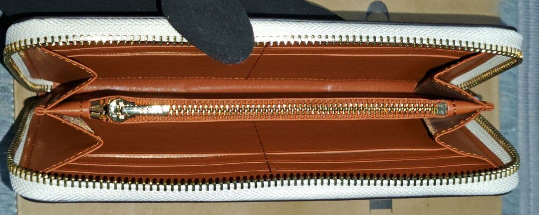 COACH 正規アウトレット品 レディース長財布 ホワイト/クリーム 蝶々柄