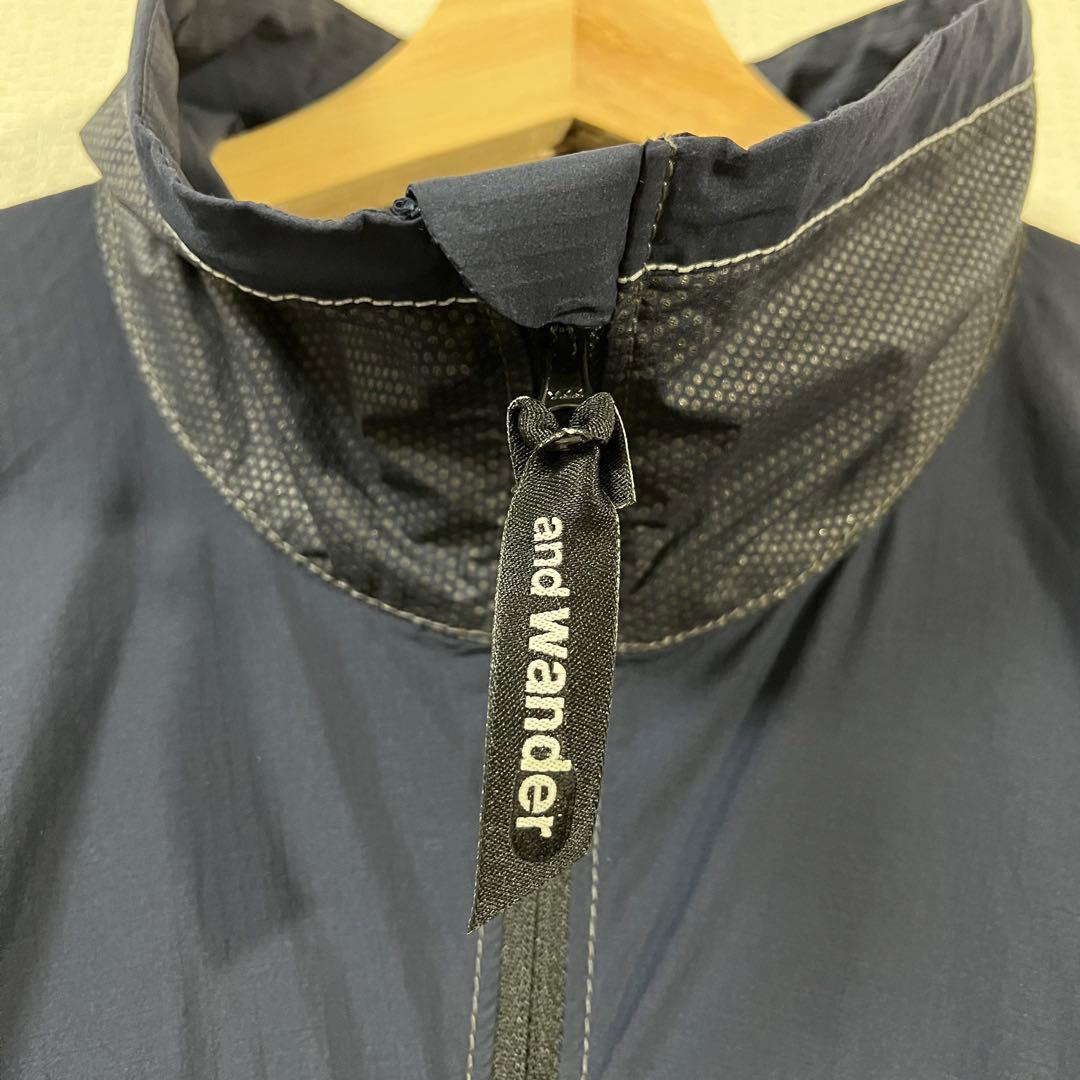 アンドワンダー　ハーフジップナイロンプルオーバージャケット　サイズ4　ネイビー