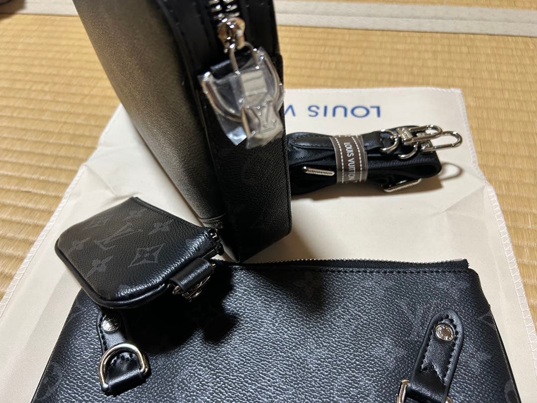 Ｌ.V のトリオ・メッセンジャーバッグ