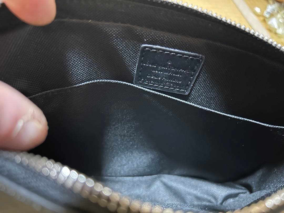 Ｌ.V のトリオ・メッセンジャーバッグ