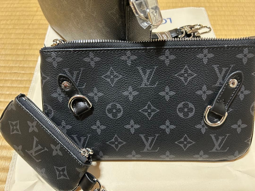 Ｌ.V のトリオ・メッセンジャーバッグ