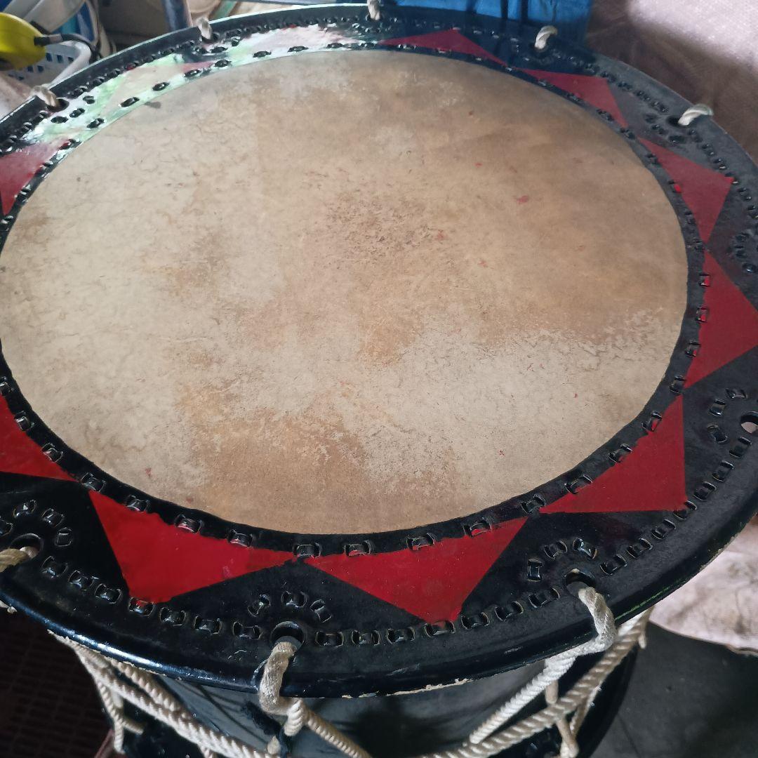 和楽器 鼓 黒と赤の装飾ジャンク品