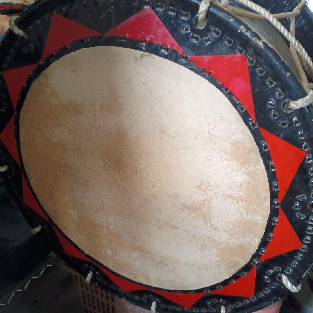 和楽器 鼓 黒と赤の装飾ジャンク品