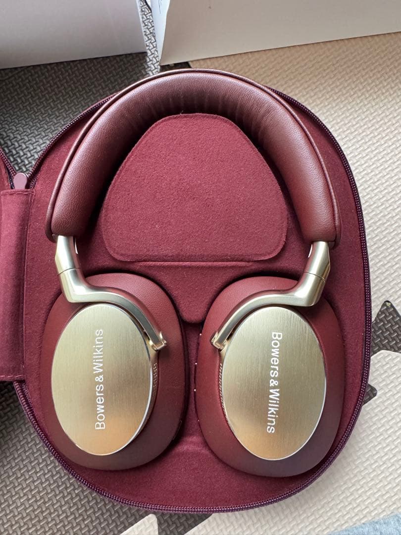Bowers & Wilkins Px8 ワインレッドカラー