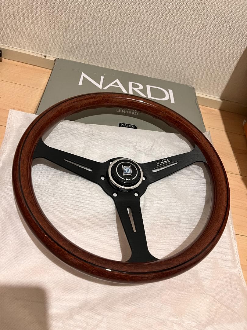 NARDI　ステアリング ウッド調/黒色線/黒色　350mm 35パイ