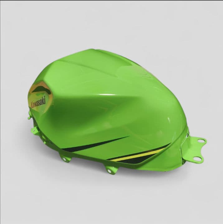 Kawasaki Ninja250・400用タンク 塗装剥がれあり