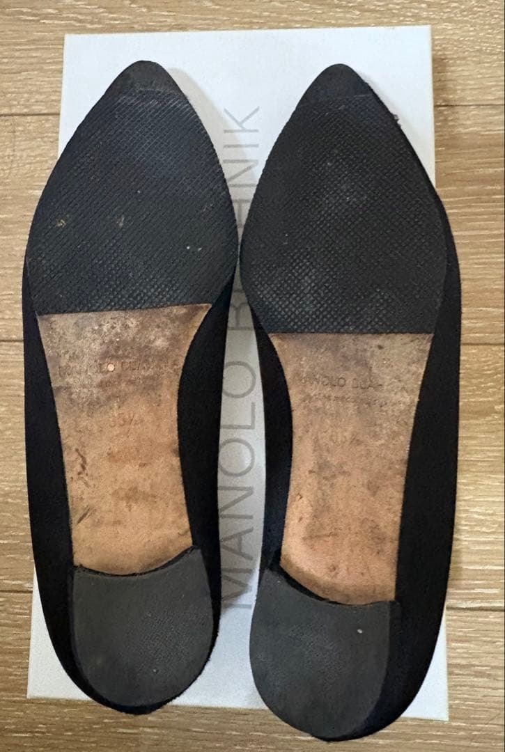 マノロブラニク ハンギシ サテン ブラック 35.5