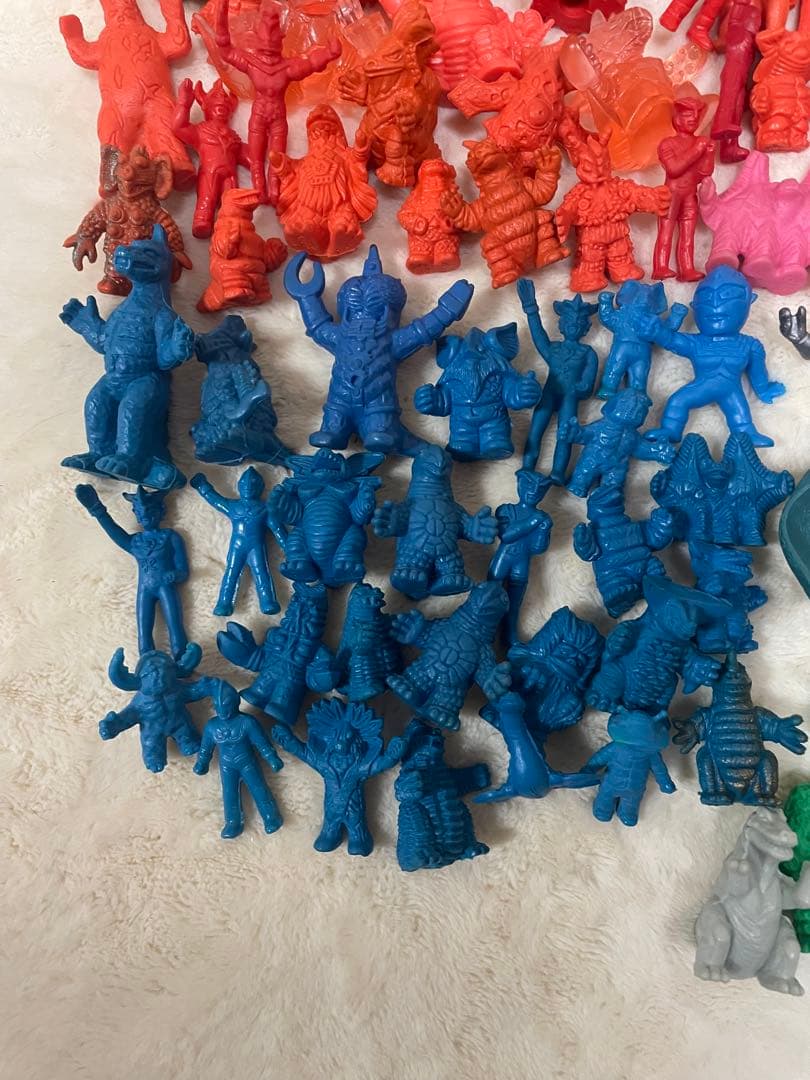 り*︎様 当時物のウルトラマン消しピンです。 全く知識がない為まとめ売りにさせて