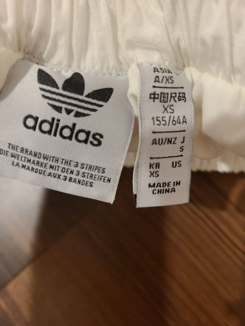 T adidas 日本未発売☆バブルスカート XSサイズ ホワイト