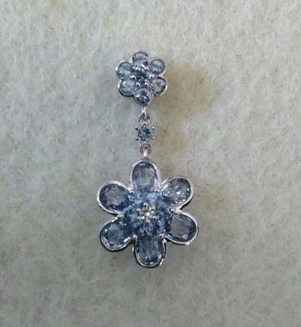 K18WG アイスブルーダイアフラワーネックレス