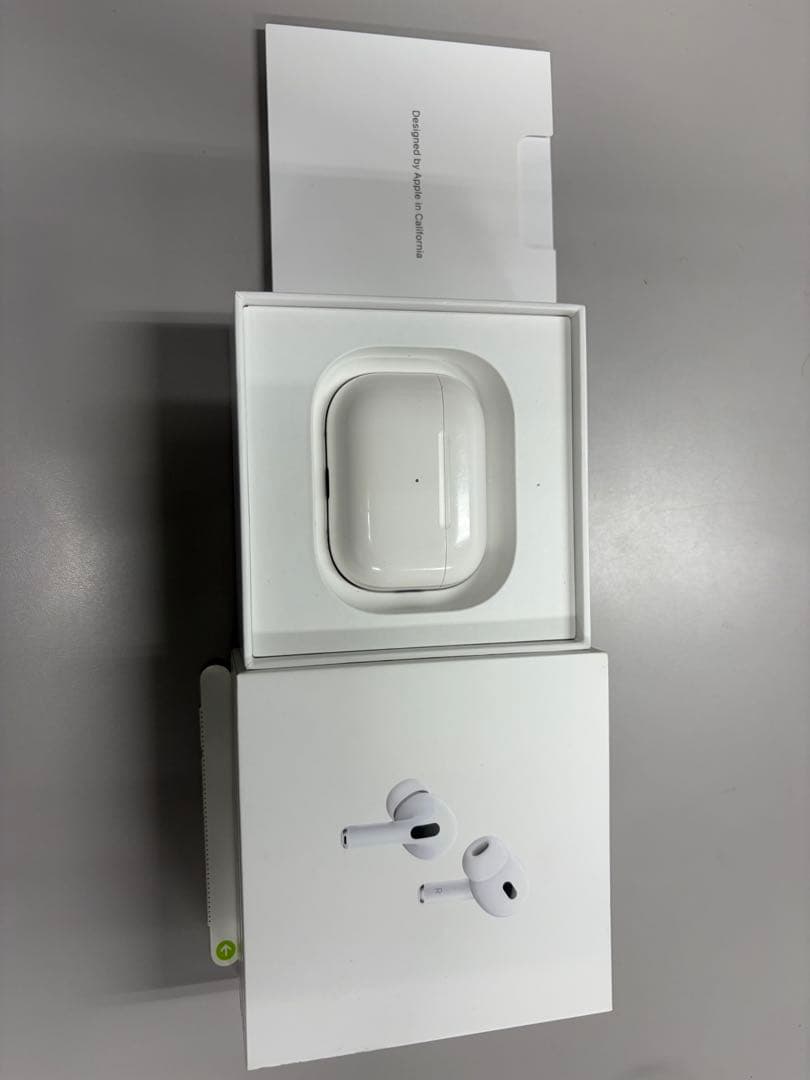 【再出品、確約済】AirPods Pro 第2世代 本体 ホワイト 充電ケース付