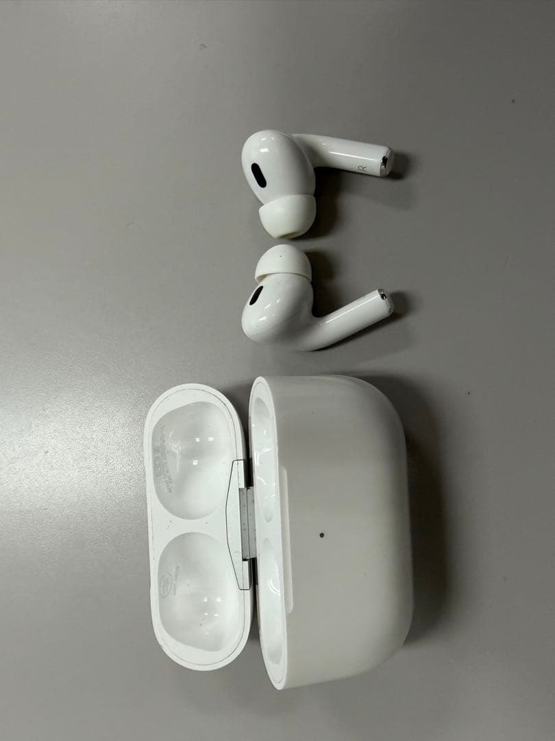 【再出品、確約済】AirPods Pro 第2世代 本体 ホワイト 充電ケース付