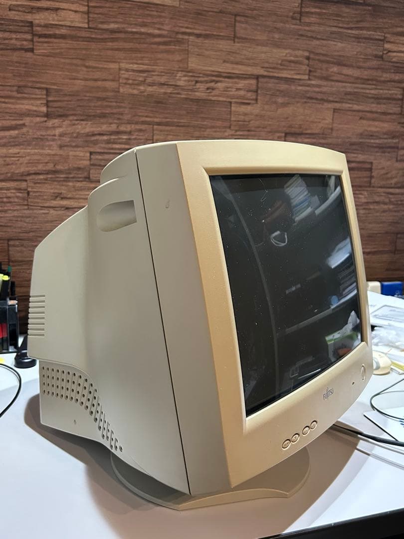 懐かしいレトロなブラウン管モニター１５型