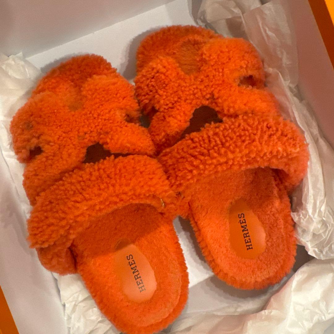 HERMES オレンジ ファーサンダル