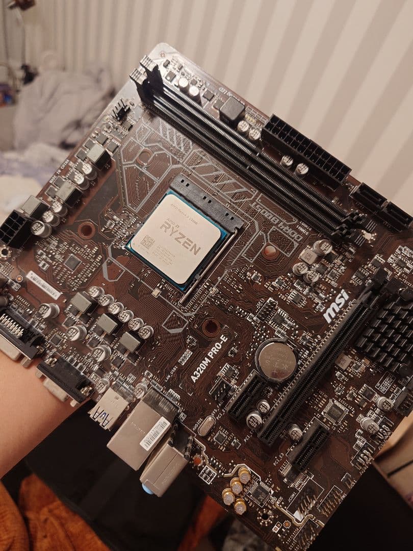 AMD A320マザボード+2200G CPU