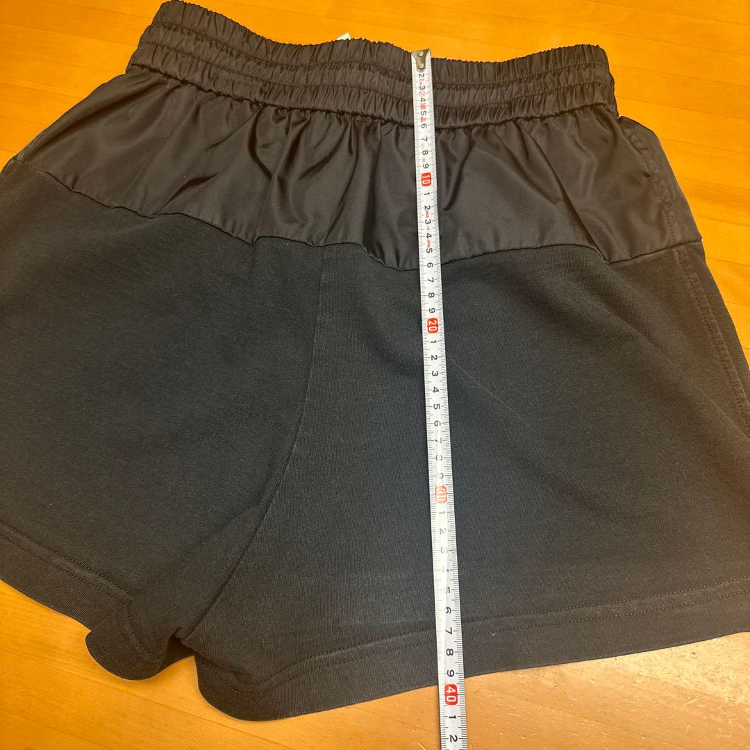 PRADA ブラック リナイロンショートパンツ