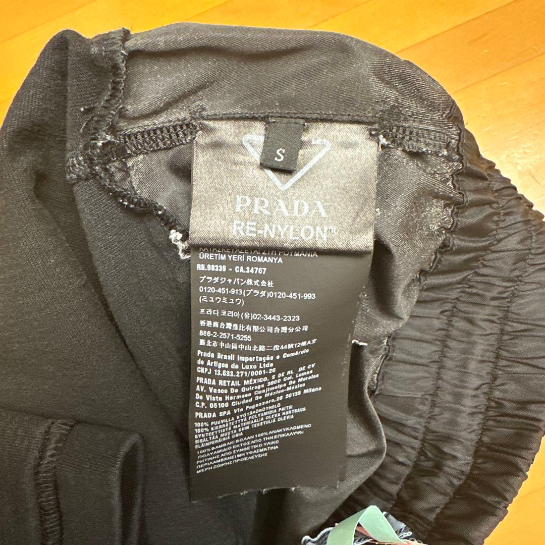 PRADA ブラック リナイロンショートパンツ