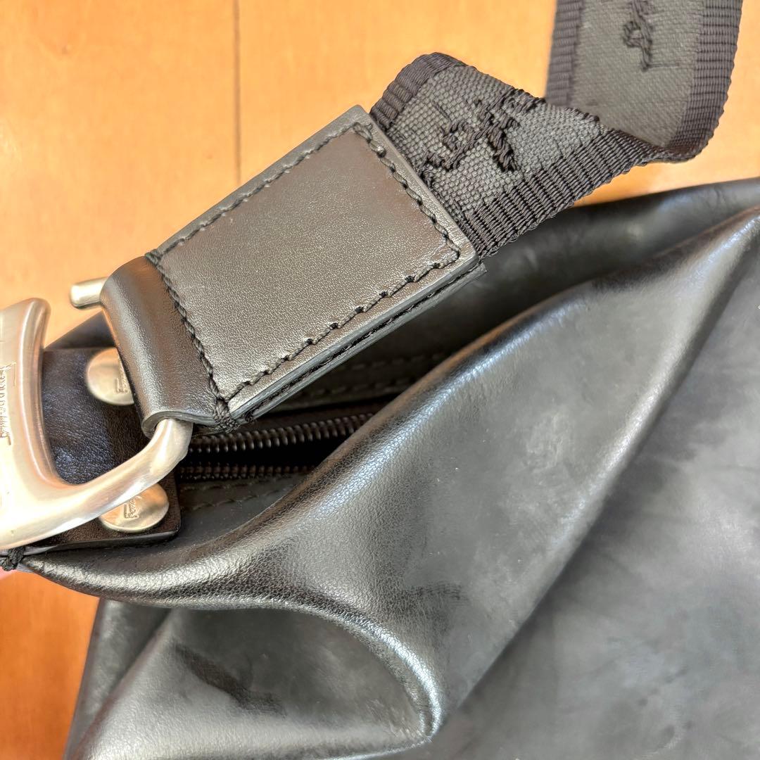 おび Salvatore Ferragamo ショルダーバッグ