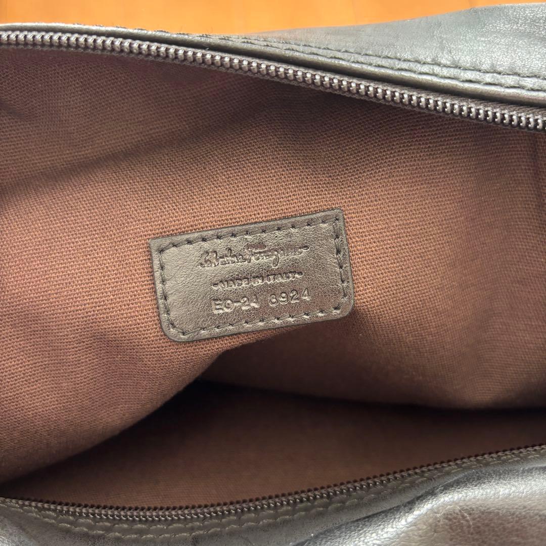 おび Salvatore Ferragamo ショルダーバッグ