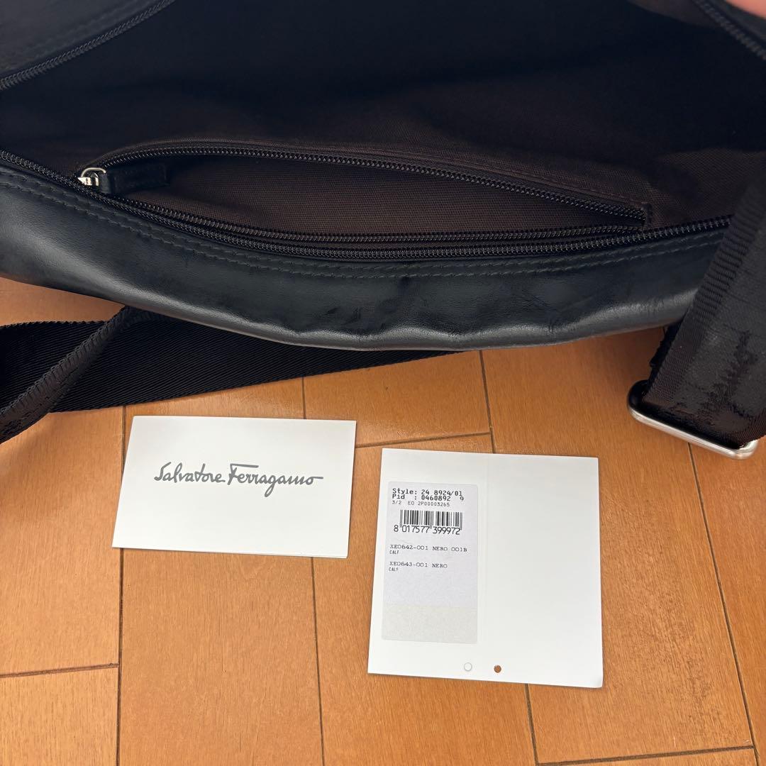 おび Salvatore Ferragamo ショルダーバッグ