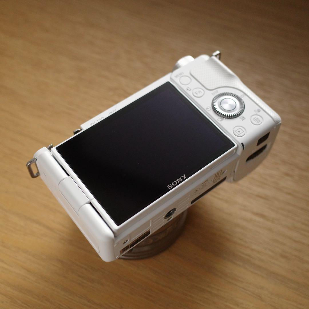 【極美品】SONY ZV-E10 レンズキット、グリップ、バッテリー、おまけ付き