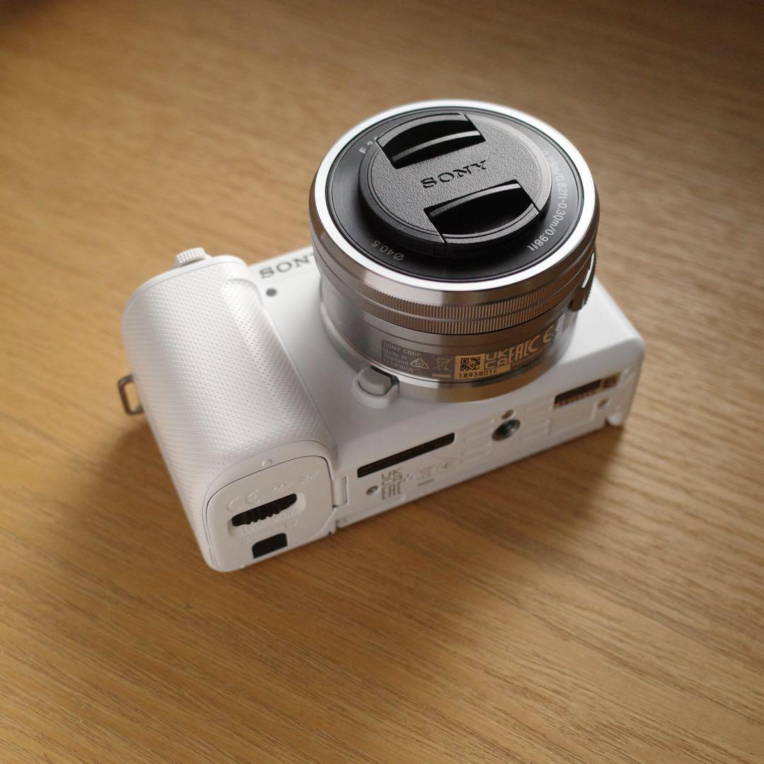 【極美品】SONY ZV-E10 レンズキット、グリップ、バッテリー、おまけ付き