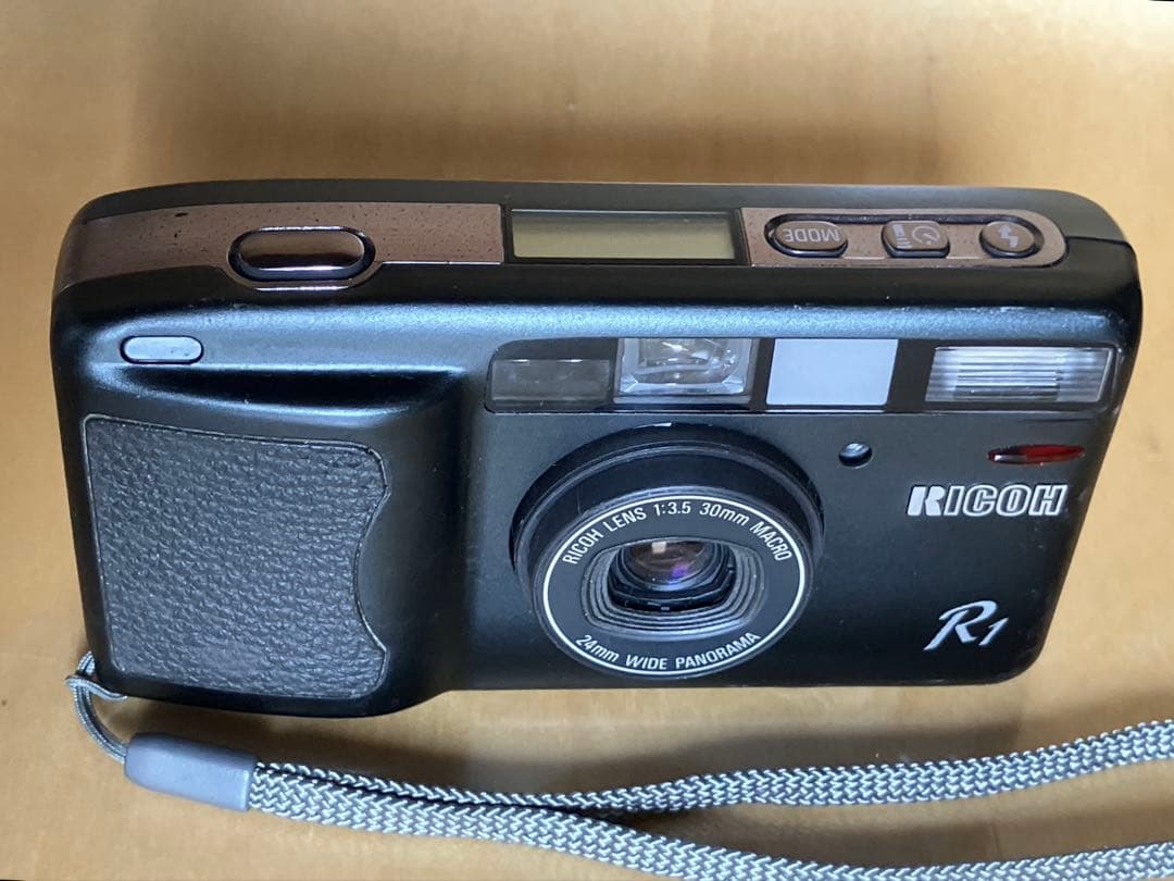 r*m様 フィルムカメラ RICOH R1 中古　完動品