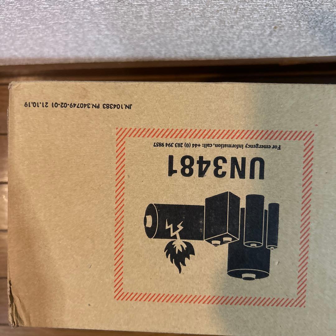 新品未開封　ダイソンDyson V8 Origin SV25RD2