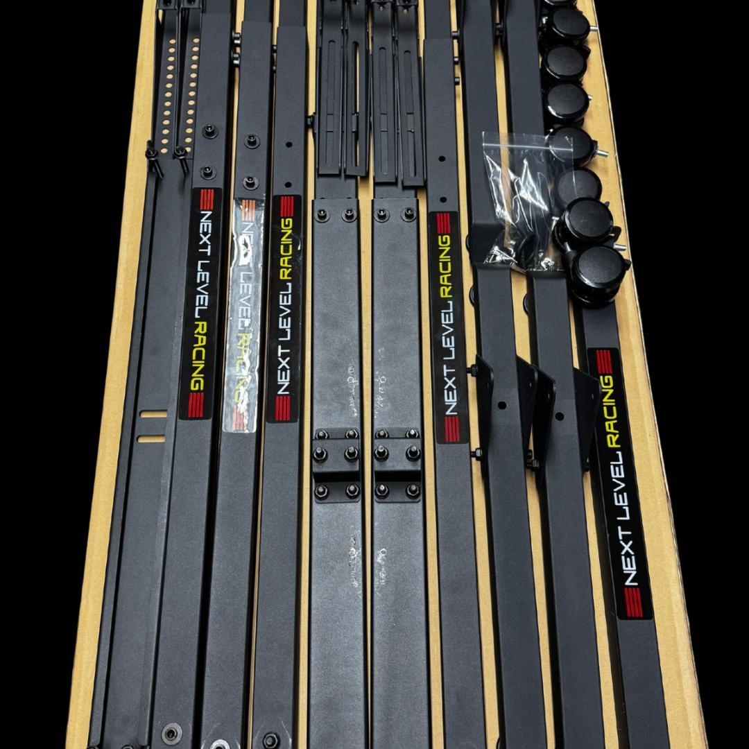 Next Level Racing トリプルモニタースタンド