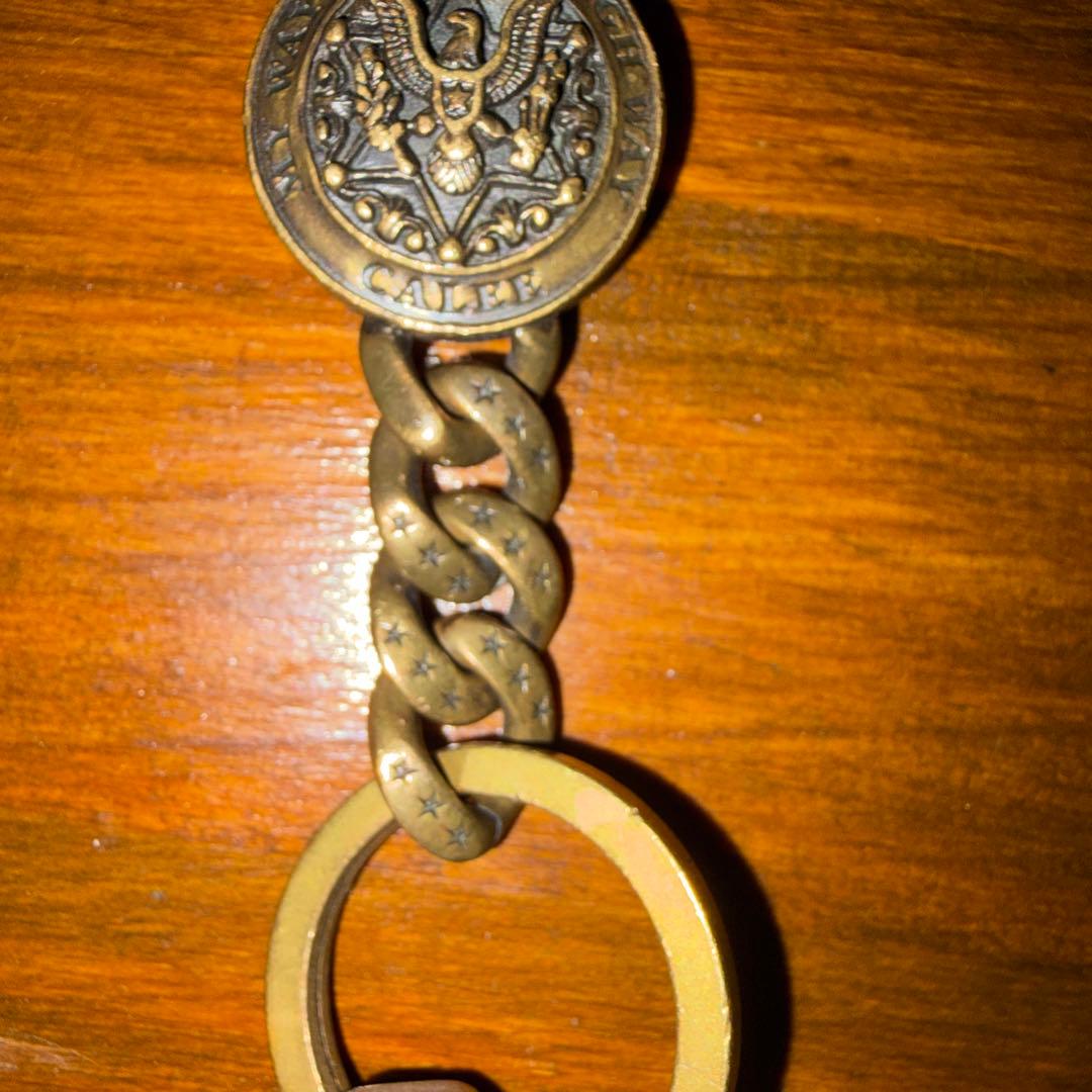 キャリー　calee コンチョ　真鍮