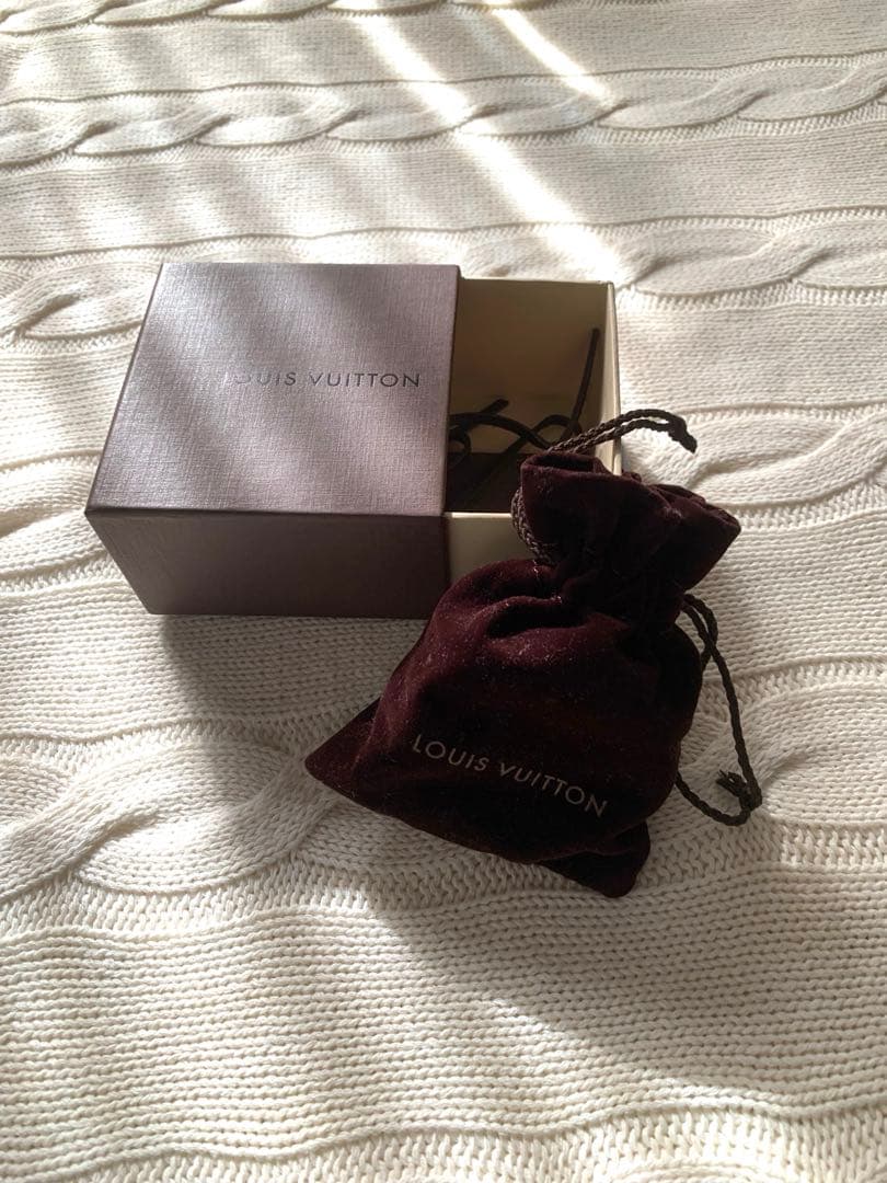 Louis Vuitton ピンクベージュエナメルレザーバングル