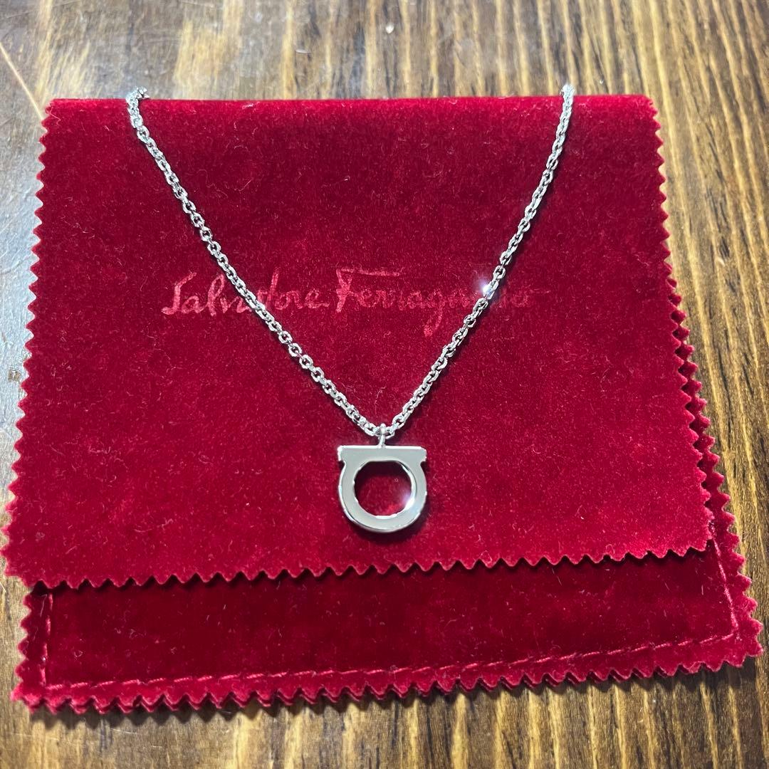 Salvatore Ferragamo シルバー ネックレス　ガンチーニ