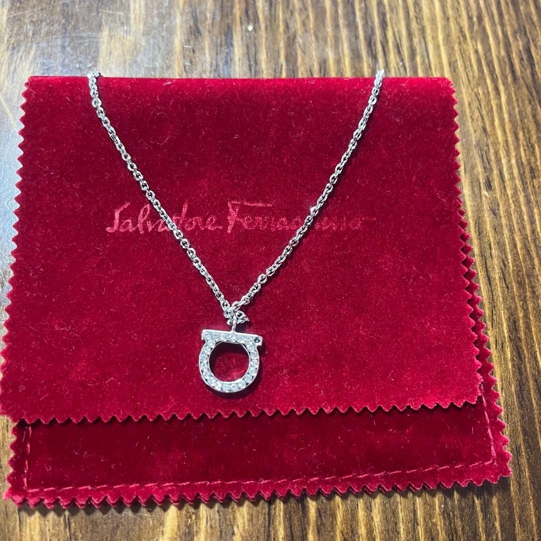 Salvatore Ferragamo シルバー ネックレス　ガンチーニ