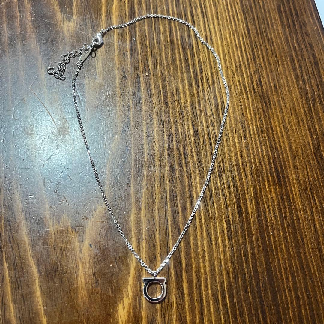 Salvatore Ferragamo シルバー ネックレス　ガンチーニ