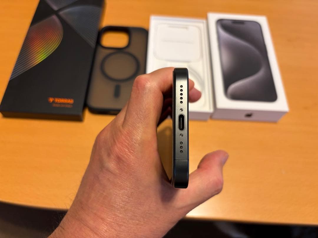 美品　iPhone15Pro 128gb TORRASケース、ガラスフィルム1枚