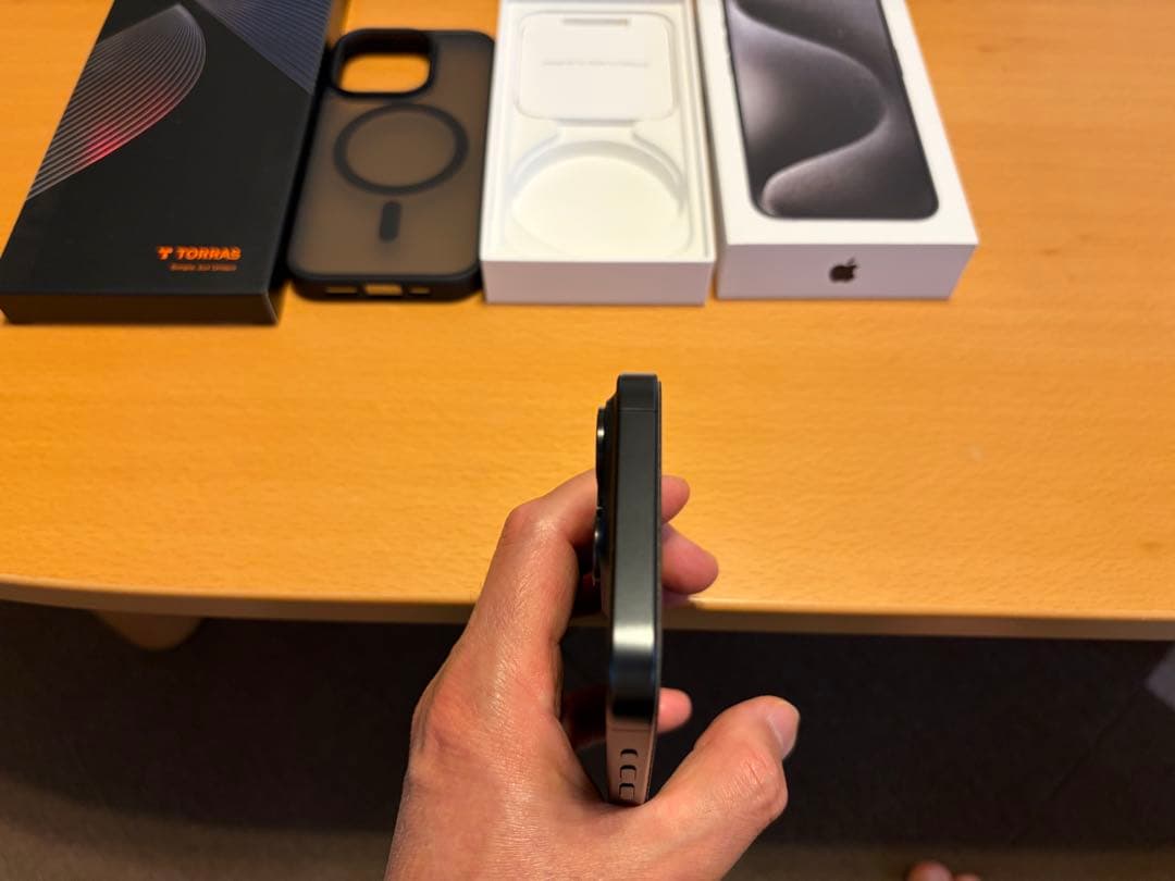 美品　iPhone15Pro 128gb TORRASケース、ガラスフィルム1枚