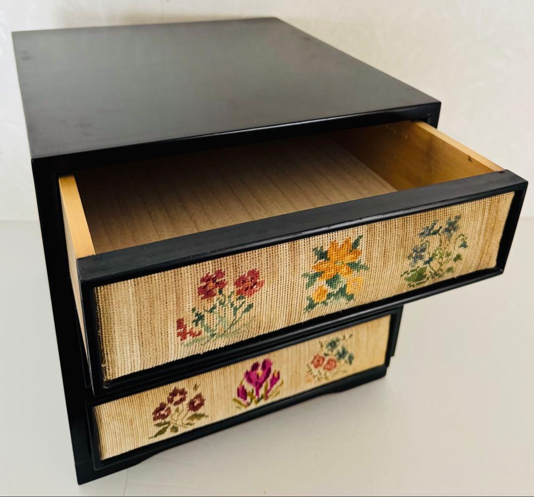 3段チェスト　引き出し　花刺繍　インテリア収納　和箪笥　昭和レトロ　ヴィンテージ