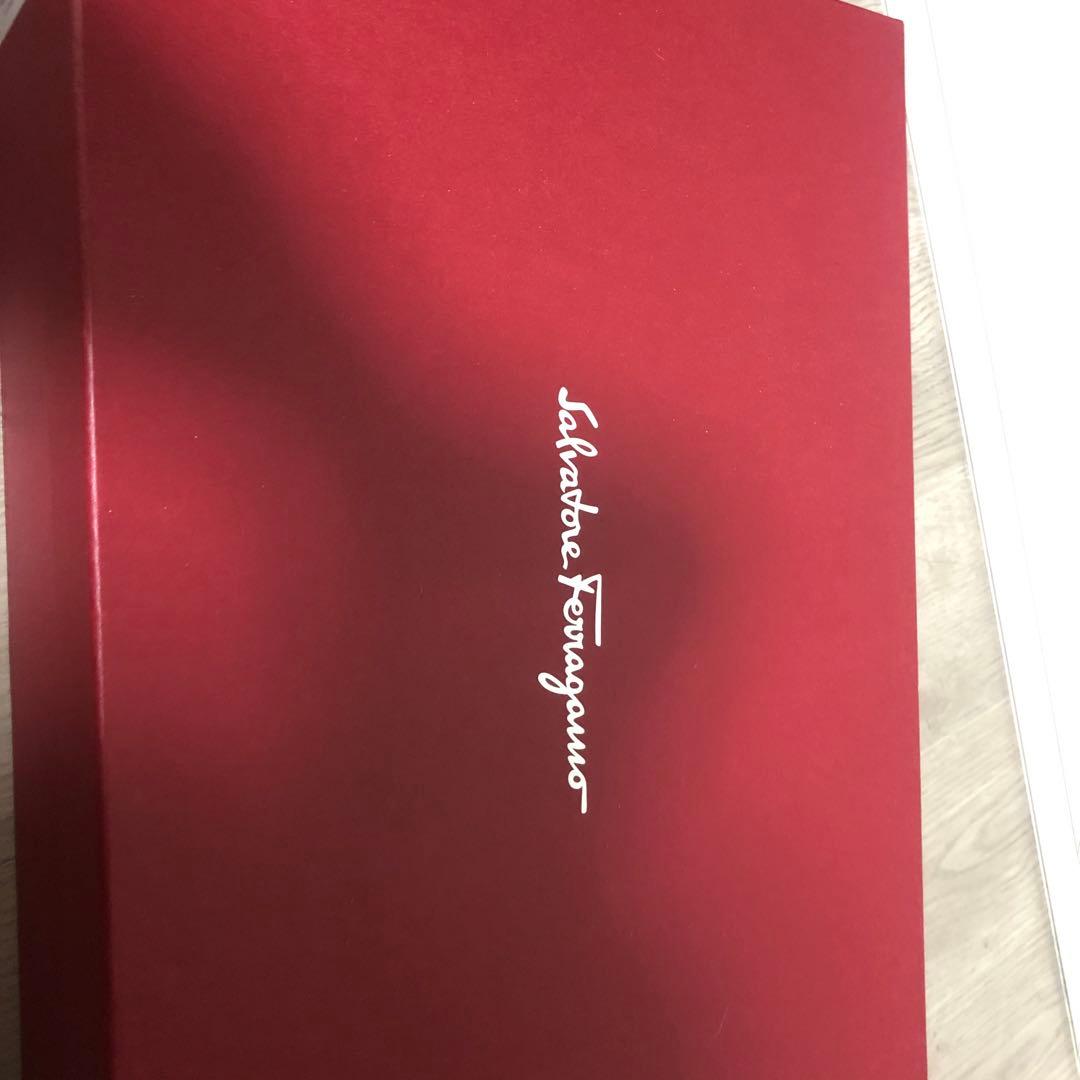 フェラガモ　ピンク ゴム製 ロングブーツ