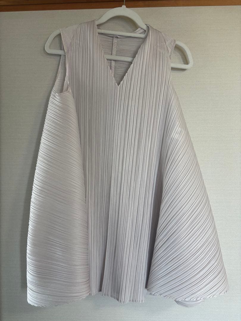 [美品] プリーツプリーズ　ベージュチュニックトップス